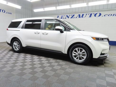 Used 2022 Kia Carnival LX FWD image 3