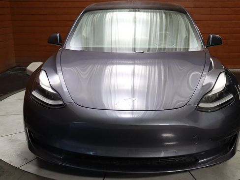 Used 2023 Tesla Model 3 Standard Range image 2