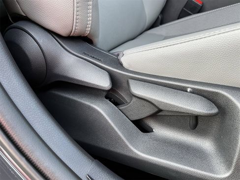 Used 2025 Toyota Camry Hybrid image 25