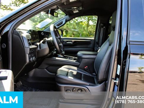 Used 2025 Chevrolet Suburban Z71 AWD/4WD image 16