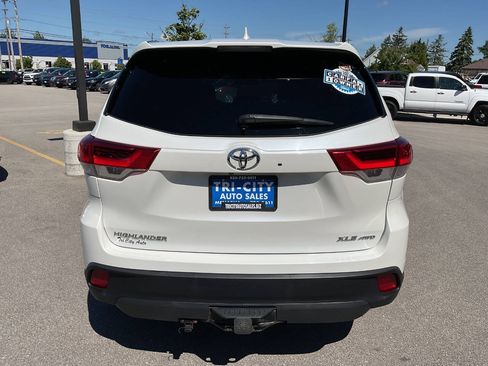 Used 2019 Toyota Highlander XLE AWD/4WD image 6