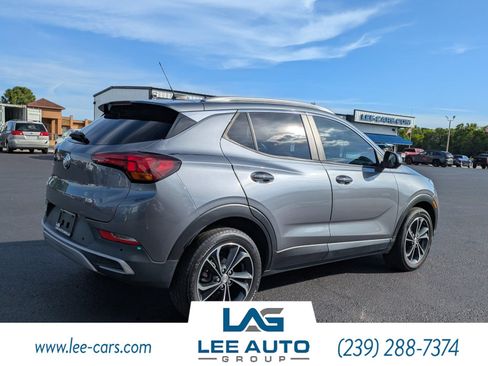 Used 2021 Buick Encore GX Select w/ Advanced Technology Package FWD image 3