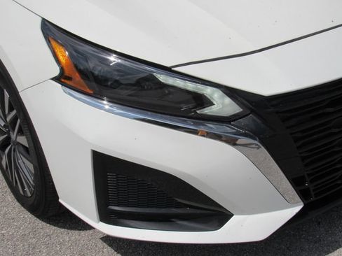 Used 2025 Nissan Altima 2.5 SV FWD image 8