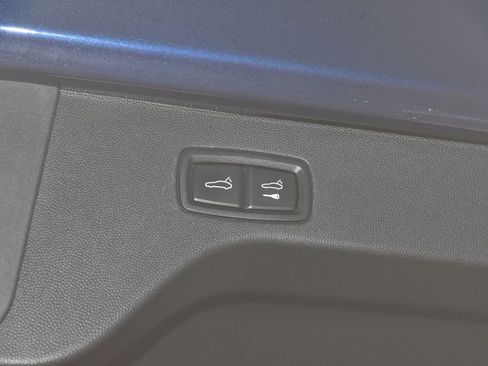 Used 2024 Porsche Macan 4 Electric image 31