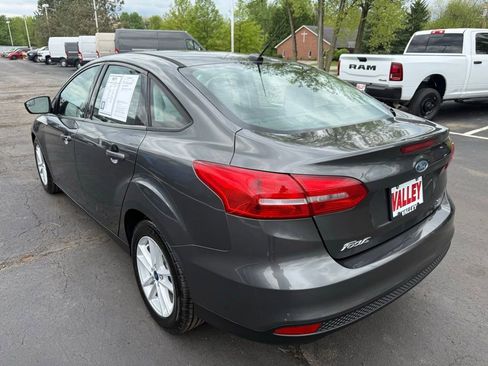 Used 2017 Ford Focus SE FWD image 5