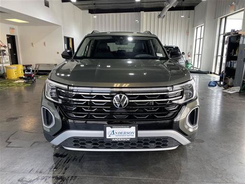 Used 2024 Volkswagen Atlas Peak Edition SEL AWD/4WD image 4