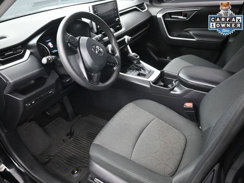 Used 2021 Toyota RAV4 XLE w/ Convenience Package image 9