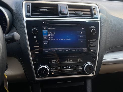 Used 2018 Subaru Outback 2.5i Premium AWD/4WD image 16