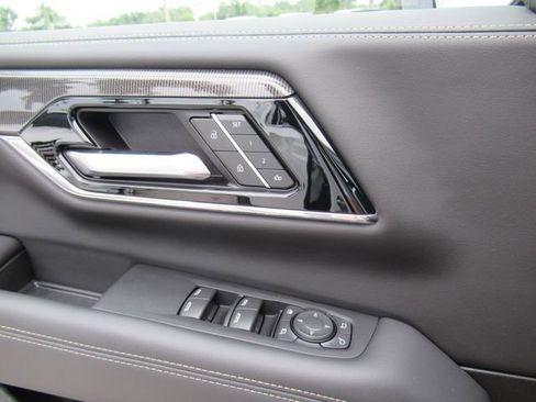 Used 2025 GMC Yukon XL Elevation RWD image 22