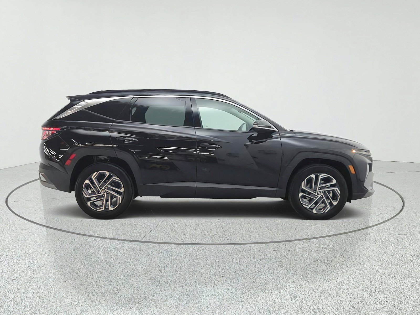 Used 2025 Hyundai Tucson Limited AWD/4WD image 4