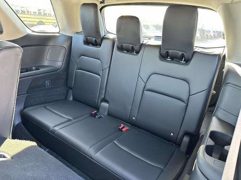 Used 2023 Nissan Pathfinder SL AWD/4WD image 13