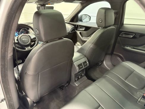 Used 2019 Jaguar F-PACE Premium image 41