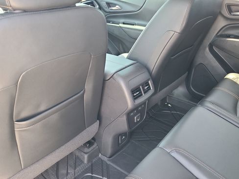 Used 2023 Chevrolet Equinox Premier image 14