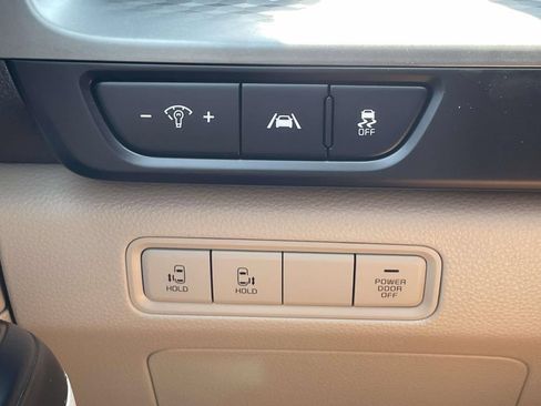 Used 2023 Kia Carnival LX FWD image 21