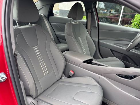 Used 2025 Hyundai Elantra SEL FWD image 37