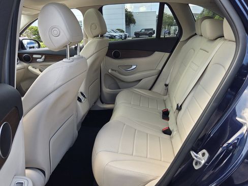 Used 2022 Mercedes-Benz GLC 300 4MATIC image 11