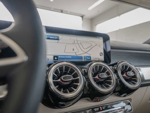 New 2026 Mercedes-Benz GLB 250 4MATIC image 33