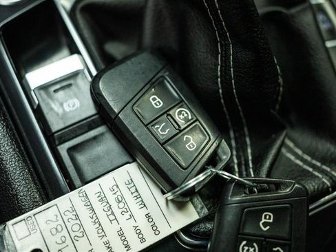 Used 2022 Volkswagen Tiguan SE image 23