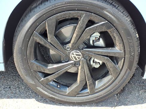 Certified 2026 Volkswagen Jetta SE w/ Black Wheel Package FWD image 9