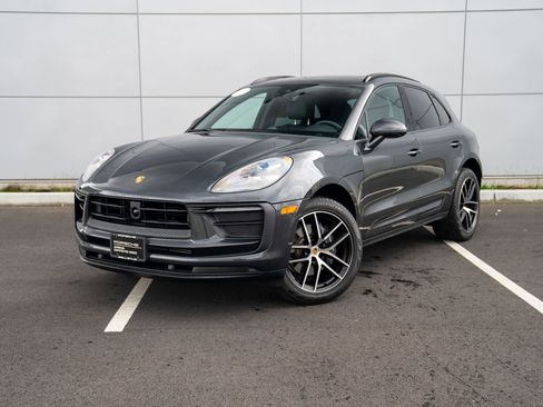 Certified 2025 Porsche Macan image 1