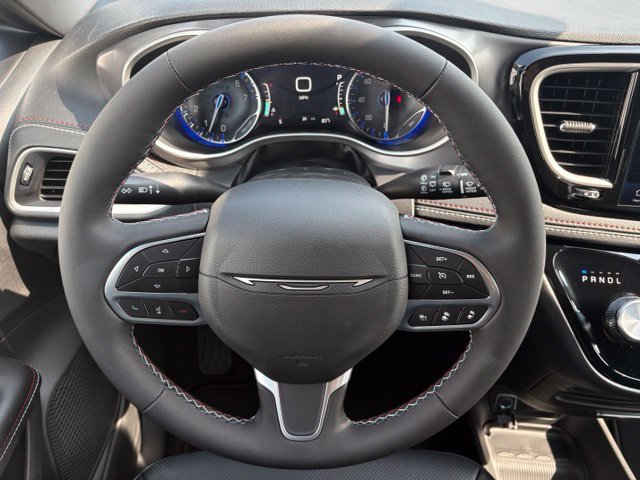 New 2027 Chrysler Pacifica Select FWD image 24