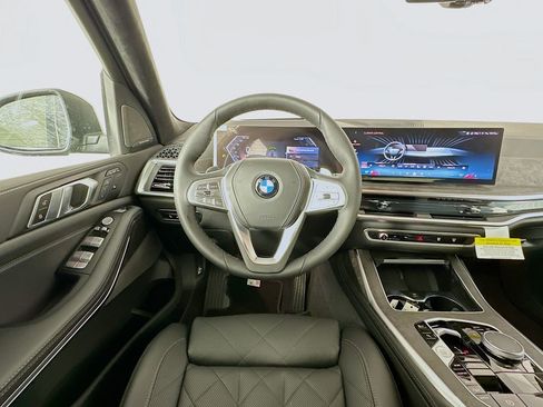 Used 2025 BMW X7 xDrive40i w/ Premium Package image 19