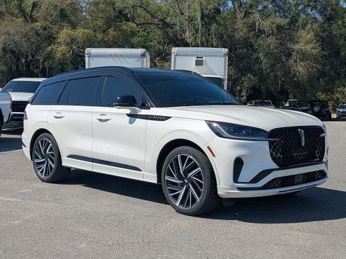 Used 2025 Lincoln Aviator Black Label w/ Black Label Special Edition AWD/4WD image 2