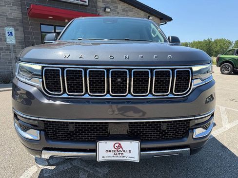 Used 2022 Jeep Wagoneer Series III w/ Convenience Group I AWD/4WD image 2