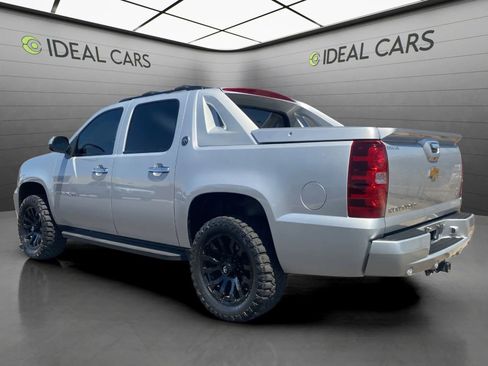 Used 2013 Chevrolet Avalanche LS AWD/4WD image 7