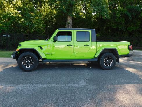 Used 2021 Jeep Gladiator Overland w/ Popular Equipment Package AWD/4WD image 2