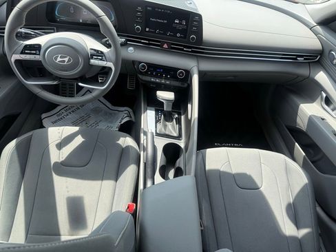 Used 2025 Hyundai Elantra Sport FWD image 36