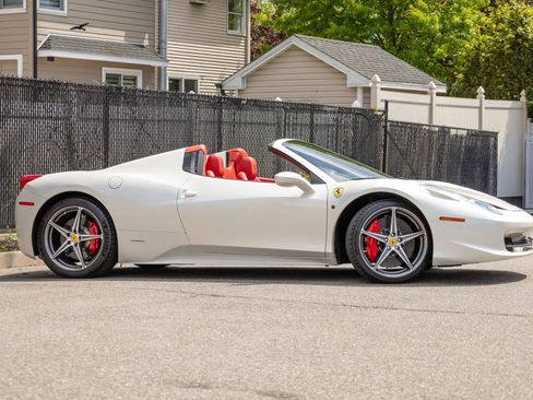 Used 2012 Ferrari 458 Spider RWD image 17