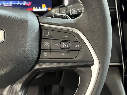 New 2025 Jeep Grand Cherokee L Laredo w/ Luxury Tech Group I image 17