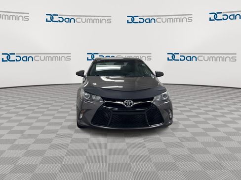 Used 2017 Toyota Camry SE FWD image 3