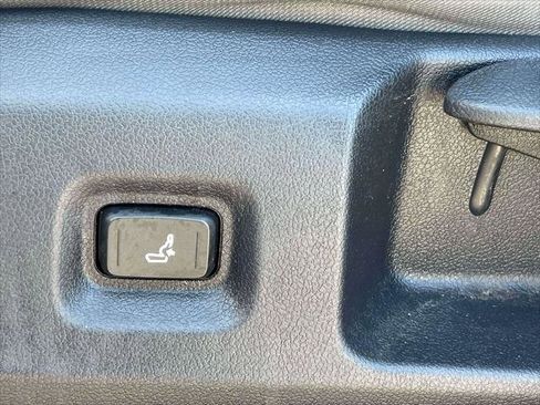 Certified 2025 Toyota Tacoma SR5 w/ SR5 Upgrade Package image 19