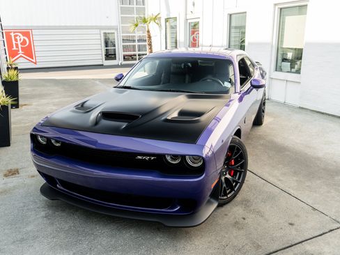 Used 2016 Dodge Challenger SRT Hellcat RWD image 3