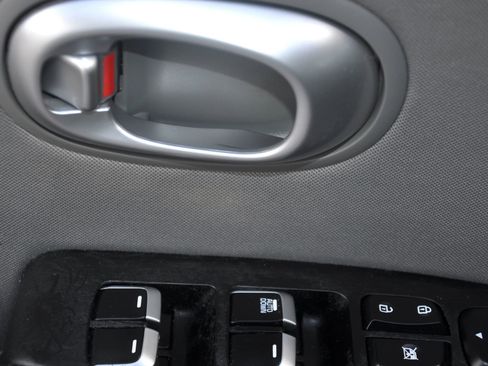 Used 2017 Kia Soul image 29