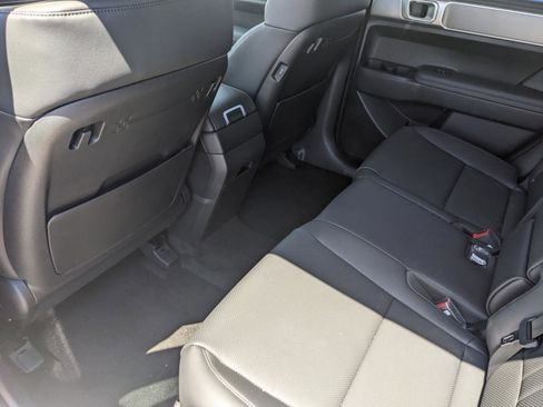 Used 2025 Hyundai Santa Fe SEL AWD/4WD image 14
