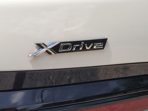 Used 2025 BMW 740i xDrive AWD/4WD image 9