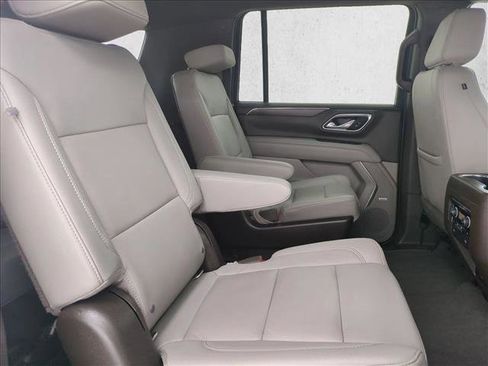 Used 2021 Chevrolet Suburban Z71 w/ Z71 Off-Road Package AWD/4WD image 22