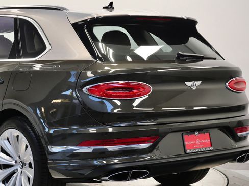 Used 2021 Bentley Bentayga Plug-In Hybrid AWD/4WD image 56