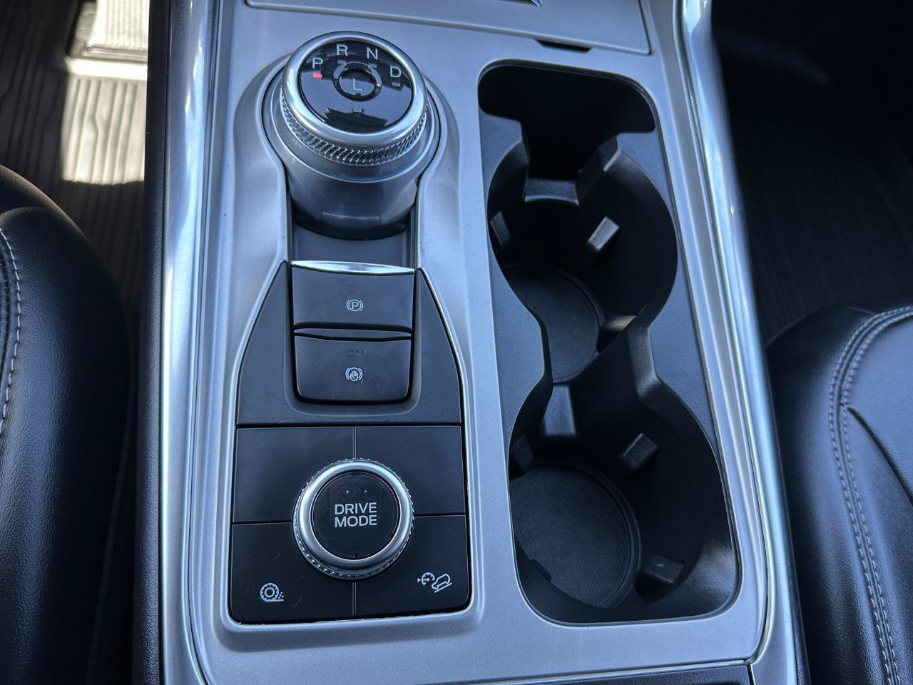 Used 2022 Ford Explorer XLT w/ Equipment Group 202A AWD/4WD image 60