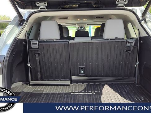 Used 2020 Toyota Highlander XLE image 16