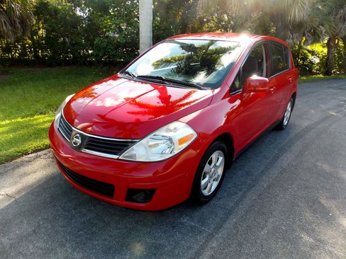 Used 2007 Nissan Versa SL image 3