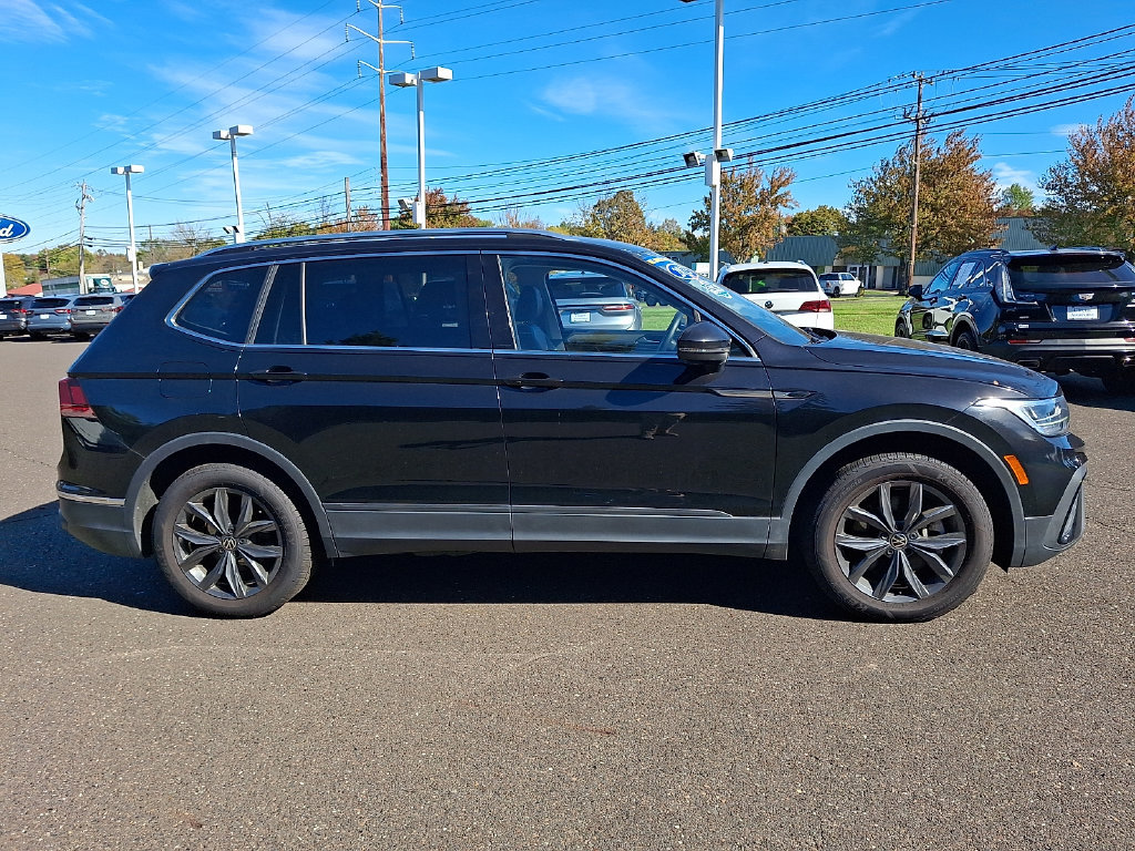 Used 2023 Volkswagen Tiguan SE AWD/4WD image 10