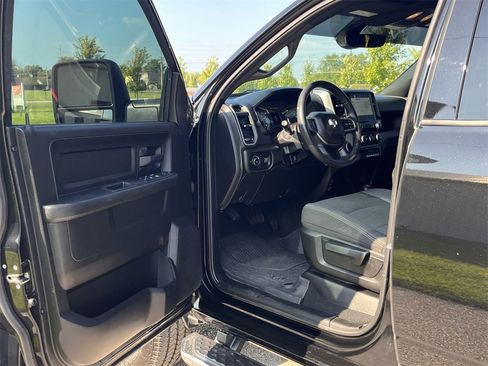 Used 2024 RAM 2500 Tradesman w/ Chrome Appearance Group image 16