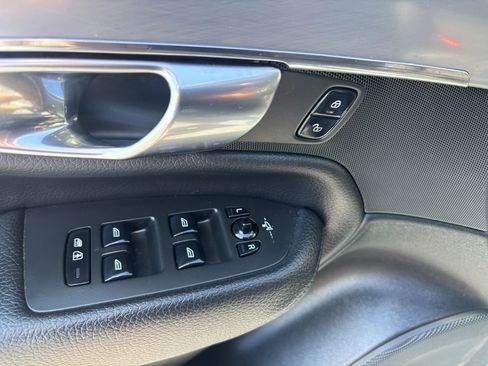 Used 2016 Volvo XC90 T6 Momentum image 18