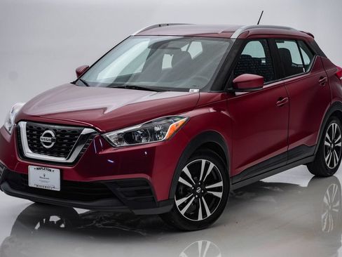 Used 2019 Nissan Kicks SV FWD image 3