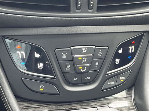 Used 2018 Buick Envision Premium image 23