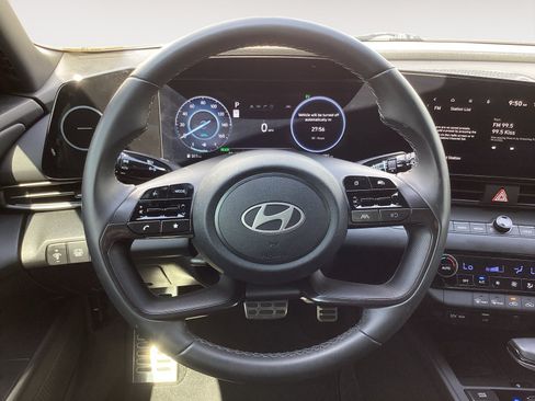 Used 2025 Hyundai Elantra SEL FWD image 17